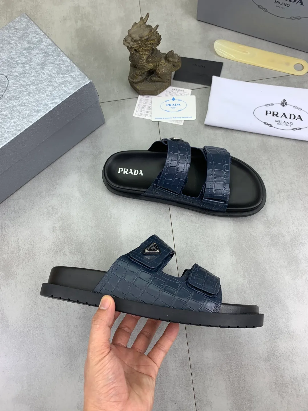Men's shoes 💰P340💰【New style】🎁🎁🎁 PRADA Prada's new casual slippers, original official website, perfect workmanship, transmitting a kind of noble luxury, sublimating its definition of luxury in Prada's high-end extraordinary craftsmanship. Original combination outsole, code number: 38-44 (45 customized) Multiple colors 🉑️ to choose from
